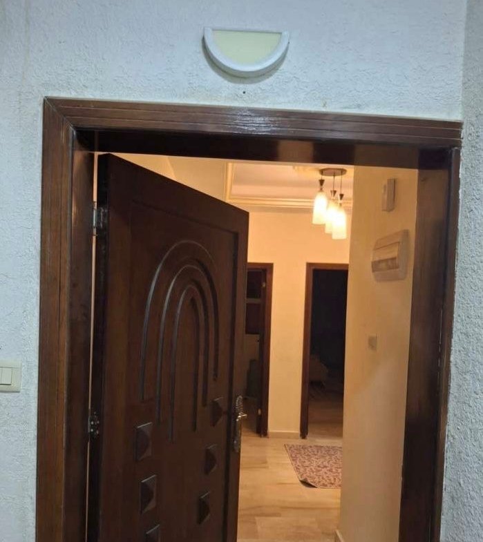 699