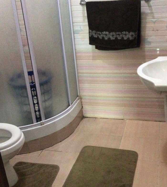 700