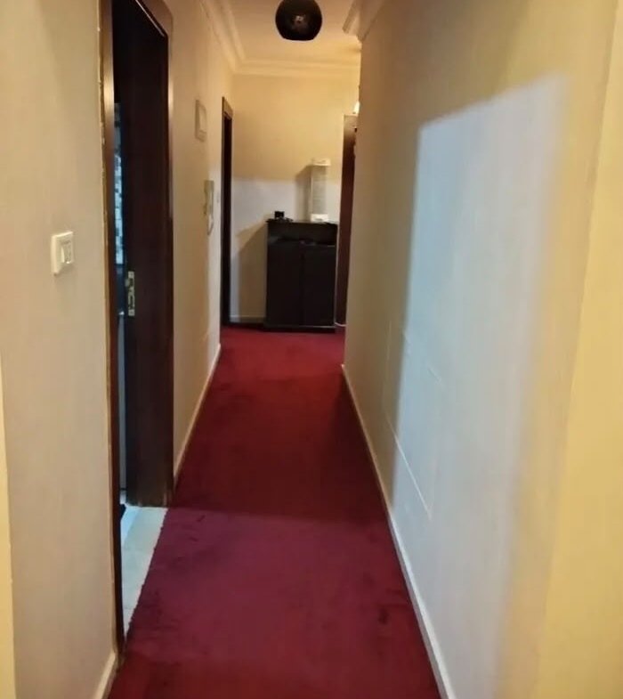 700
