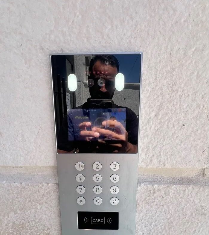 699